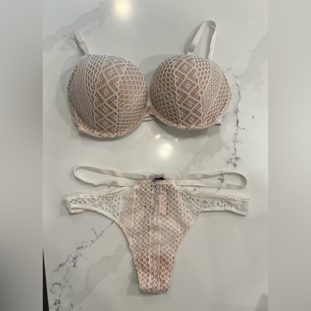 NWT Victoria's Secret Cream Lace Bra and Thong Set 34D